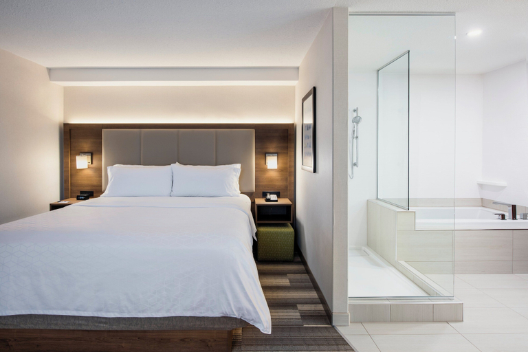 Bedroom 3, Holiday Inn Express & Suites SASKATOON CENTRE by IHG, Division No. 11