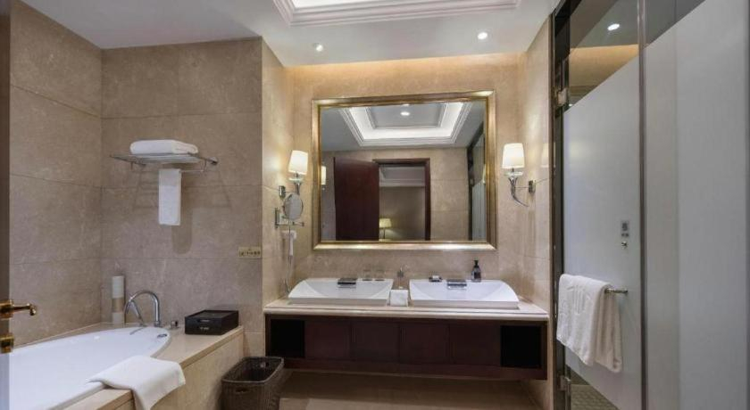 Bathroom 4, Linyi Blue Horizon International Hotel Yi He, Linyi