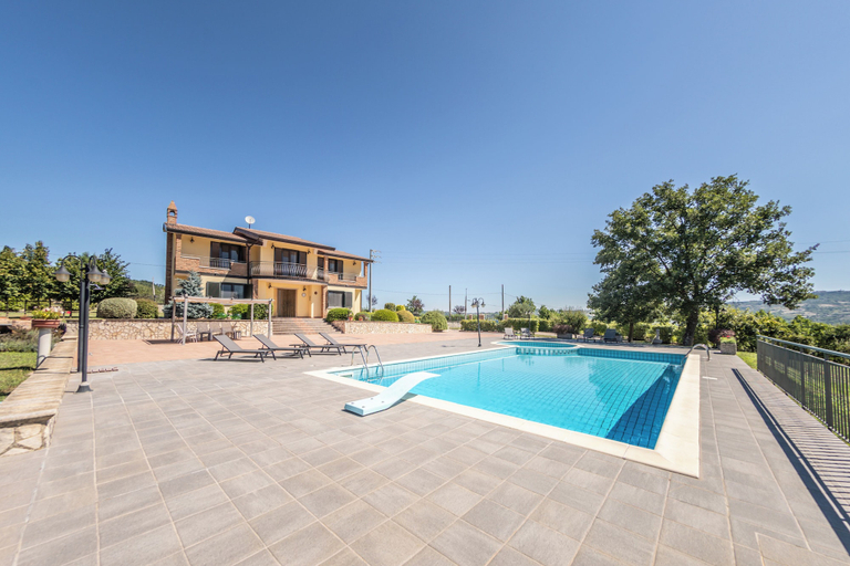 Pool 4, Villa Pamela, Avellino