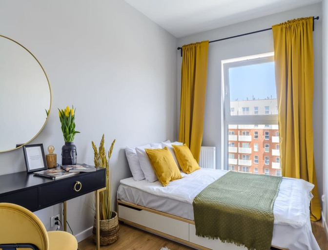 Room 2, Quiet City Apartment for 4, Łódź