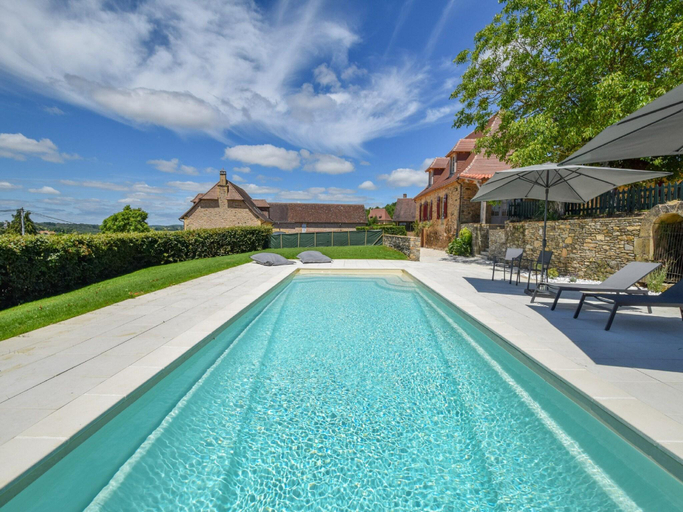 5, Hilltop Cottage with Pool, Dordogne