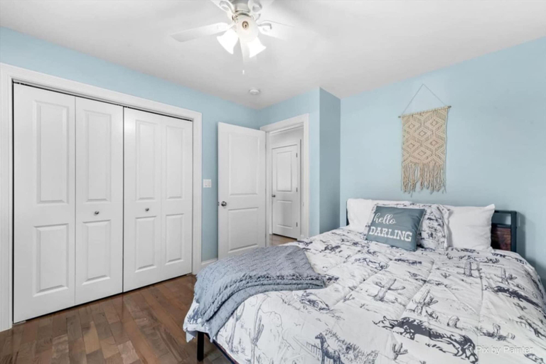 Room 5, Steps to the Lake- Cozy 2 Bedroom Retreat, Kenosha