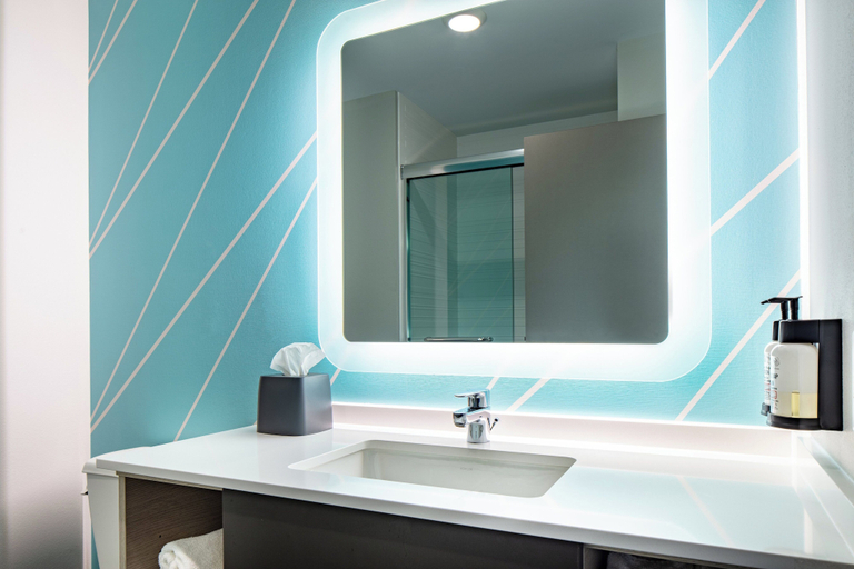 Bathroom 5, avid hotel MADISON - MONONA by IHG, Dane