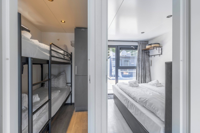 Room 3, Houseboat Marina With Hot Tub, Mook en Middelaar