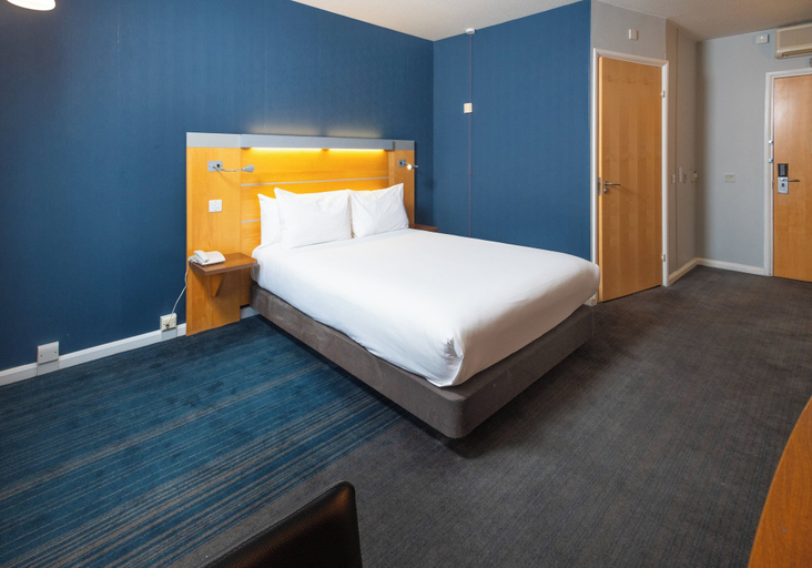 Bedroom 5, Holiday Inn Express STEVENAGE, Hertfordshire