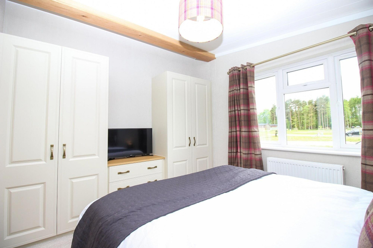 Bedroom 3, Hollicarrs - Dragonfly Lodge, York