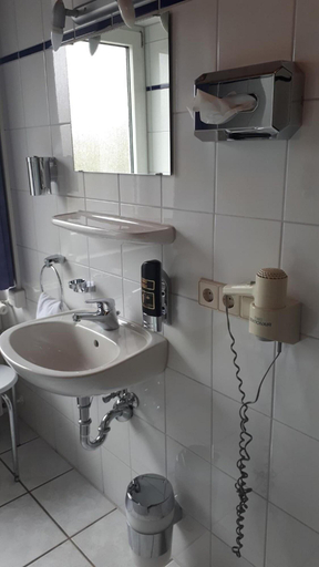 Bathroom 5, Hotel Restaurant Anna, Kaiserslautern