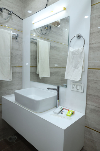 Bathroom 3, Hotel Tara Tower, Kodarma