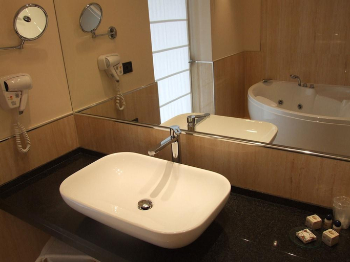 Bathroom 5, Belfiore Park Hotel****S, Verona