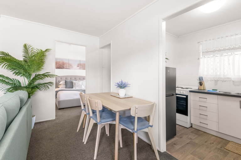 Dining, Peaceful 1-bed Apartment in Kedron With Parking, Kedron