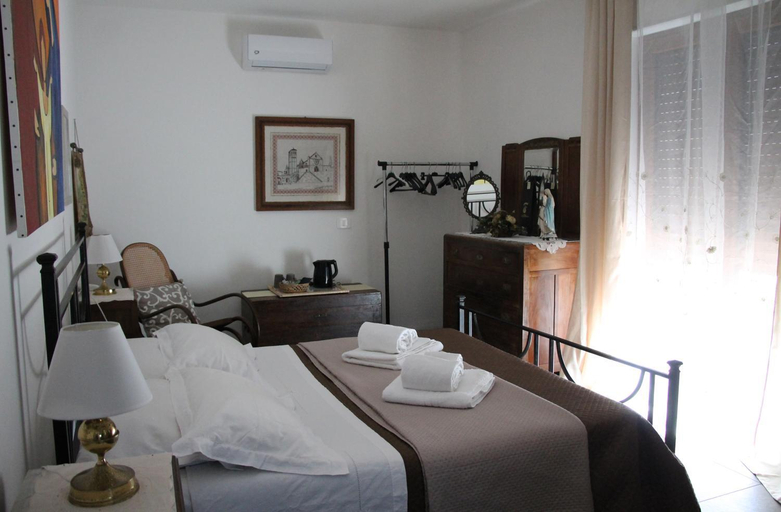 Bedroom 2, AgriBnB Casa Furnaredda, Potenza