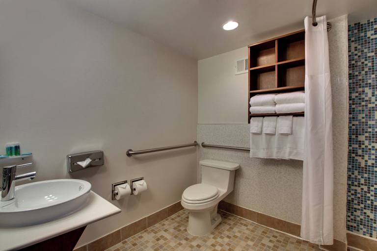 Bathroom 5, Holiday Inn Express WASHINGTON DC N-SILVER SPRING by IHG, Montgomery