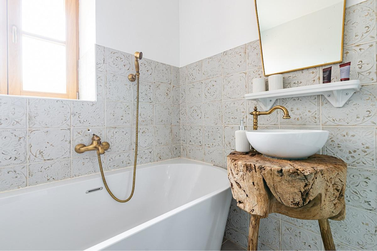Bathroom 5, La Maison George – Logis George, Côte-d'Or