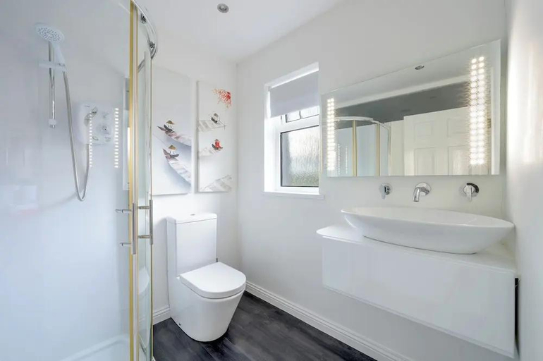 Bathroom 4, The Willows B&B and Orchard Self Catering Studios, Causeway Coast and Glens