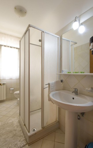 Bathroom 4, Le Saline, Trapani