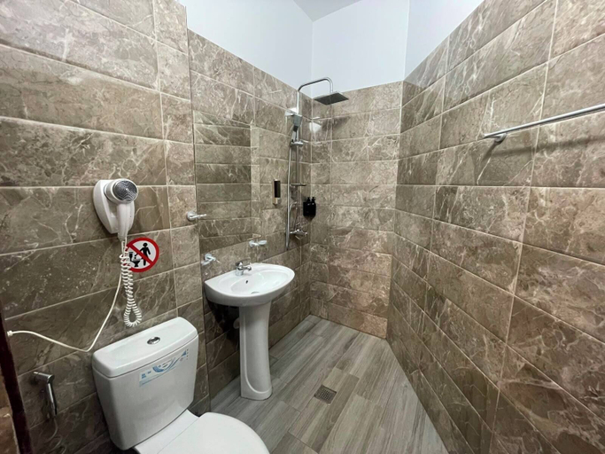 Bathroom 4, BS Hotel, Durrësit