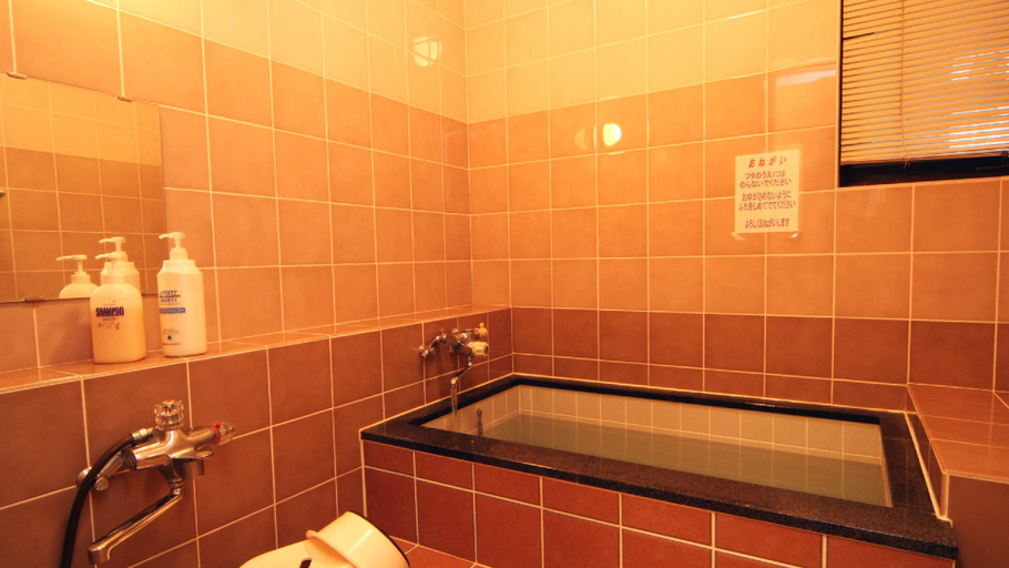 Bathroom 4, Thunder Papa, Hachimantai