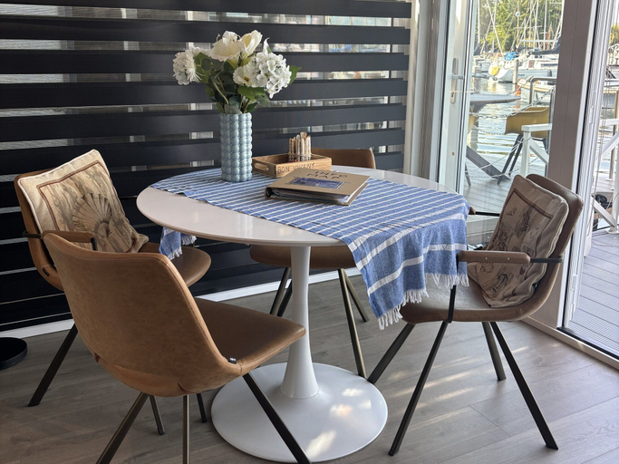 Dining 3, Houseboat With Rooftop Terrace, Goes