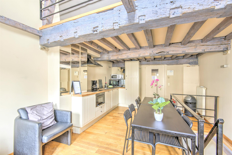 Separate living room, Temple Triplex Spacious Apartment, Antwerpen