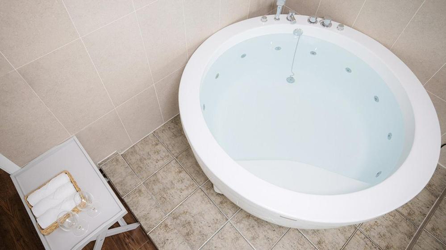 Bathroom 3, My Sea Pension, Taean