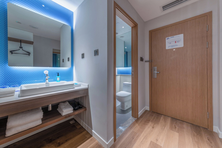 Bathroom 5, Holiday Inn Express CHONGQING ZHONGXIAN by IHG, Chongqing
