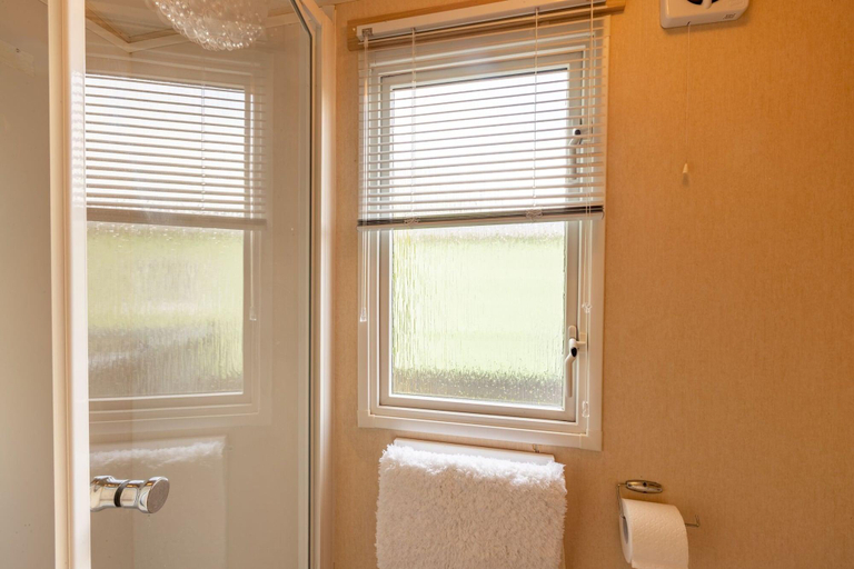 Bathroom 3, Inside No 9 Retreat, Lancashire