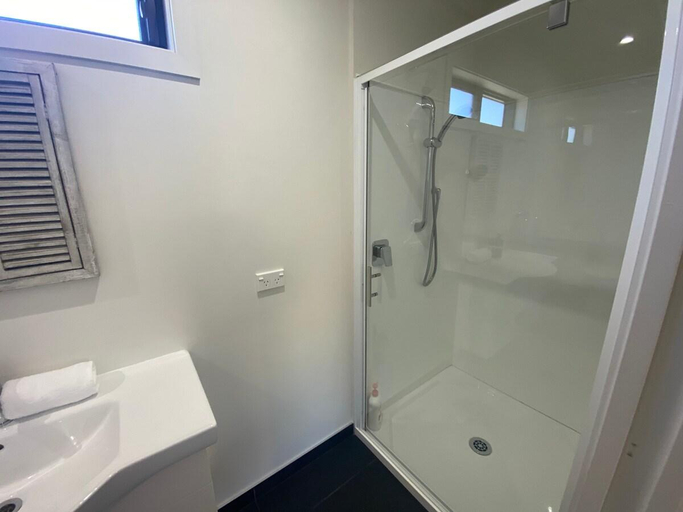 Bathroom 3, Star Cottage- Alpha, Mackenzie