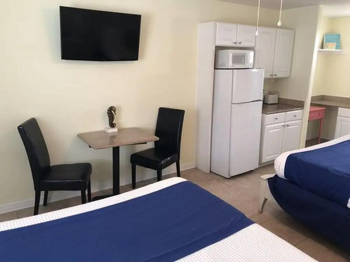 Bedroom 2, BEACHGATE CONDOSUITES AND MOTEL, Nueces