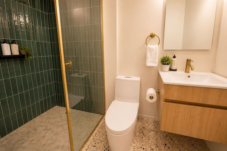 Bathroom 3, Room 2: Stylish Escape by Calle Cerra Art