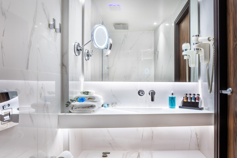 Bathroom 4, ad Imperial Palace Hotel Thessaloniki, Central Macedonia