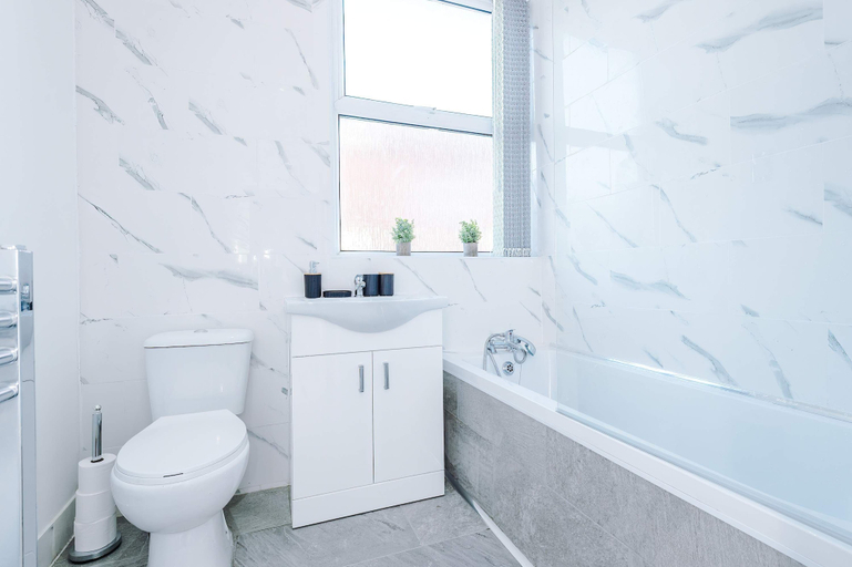 Room 4, 3 Bedroom Town House - Etihad Stadium - Free Parking, Manchester