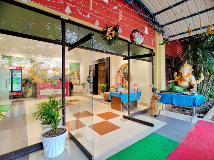 Public Area 2, Vrindavan Gopala Resort, Jabalpur