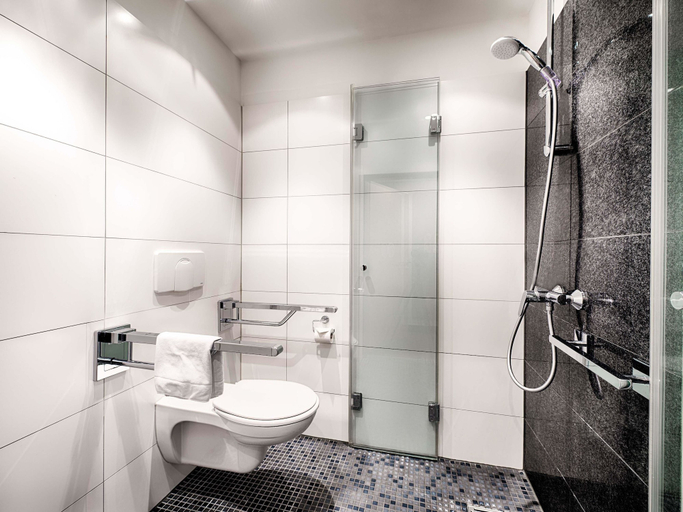 Bathroom 5, B&B Hotel Kassel-Süd, Kassel