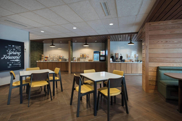 Food & Drinks 5, Fairfield Inn & Suites by Marriott Williamstown, Berkshire