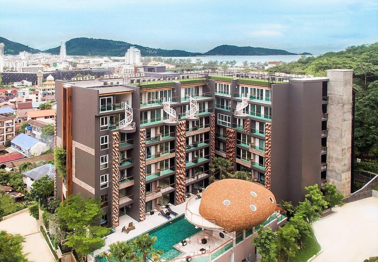 Exterior & Views