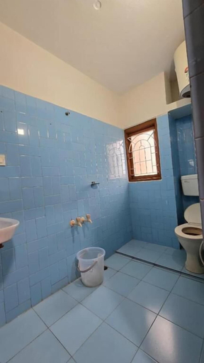 Bathroom 3, Vedha Holidays, Dindigul