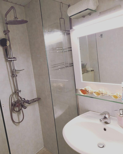 Bathroom, Oasis Studios, Crete