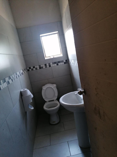 Bathroom 3, Cooperville, an oasis away from home, Dr Kenneth Kaunda