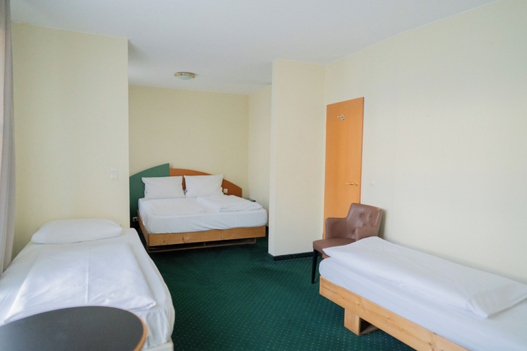 Bedroom 3, Highway Hotel Dasing – Augsburg, Aichach-Friedberg