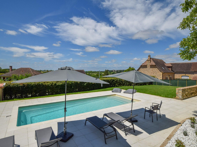 2, Hilltop Cottage with Pool, Dordogne