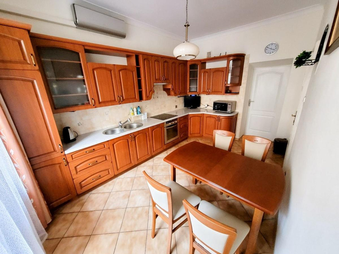 Others 5, 4-bedroom Apartment Old Town, Kraków City
