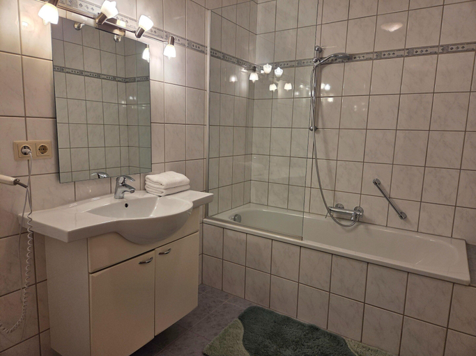 Bathroom, Tyrolean Apartment with Terrace, Schwaz