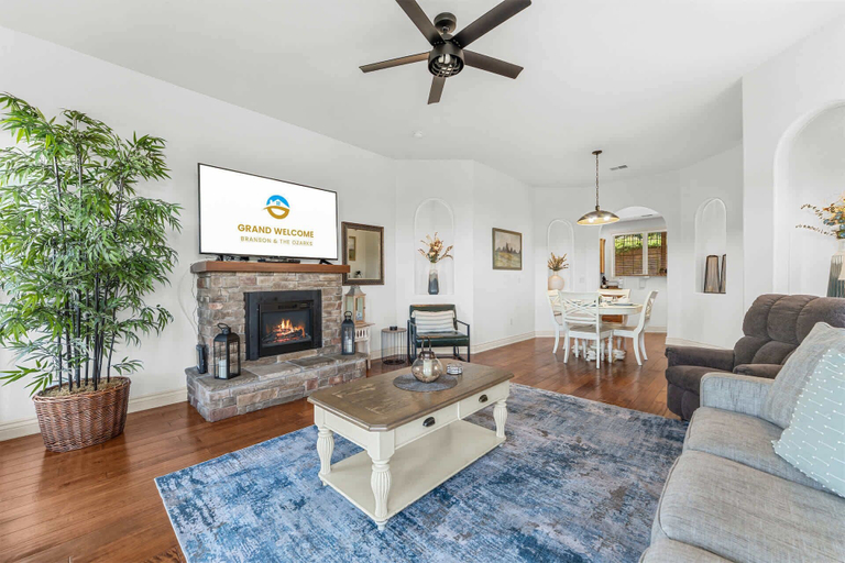 Living area 3, Silver Dollar Awesome - 2bdr, Stone