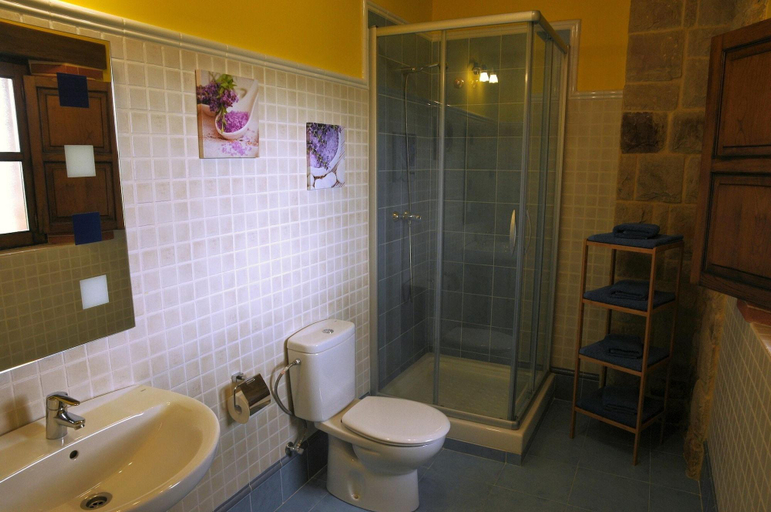 Bathroom 4, La Casa de Bustantegua, Cantabria