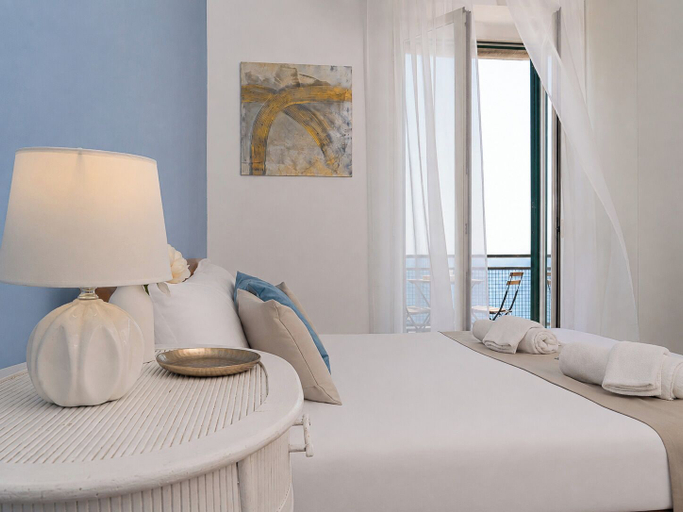 Room 4, Via Posillipo 342, Napoli