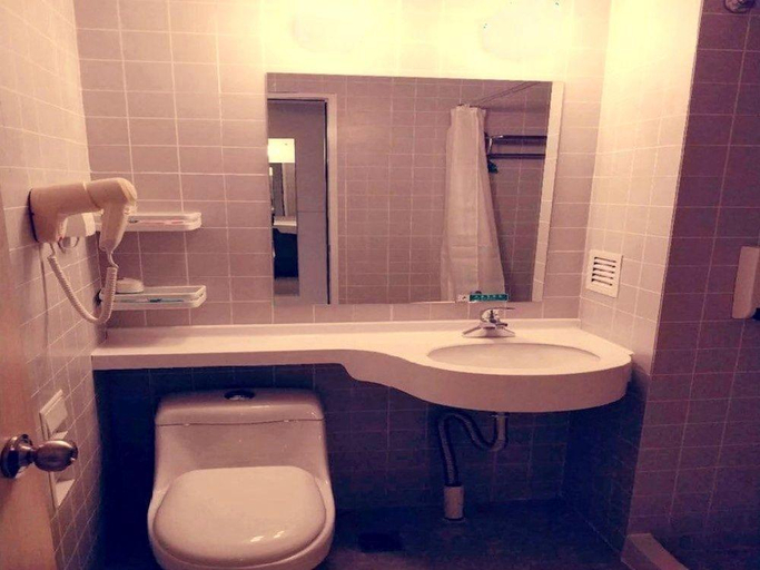 Bathroom 4, Jinjiang Inn Pingyao Branch, Jinzhong