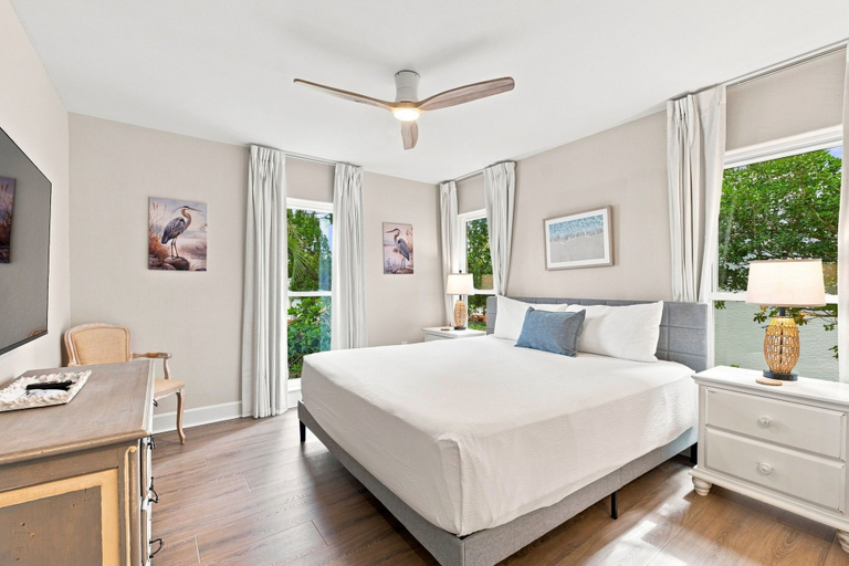 Room 1, 5BR 30A Beach House Private Beach Access - Sleeps 10, Walton