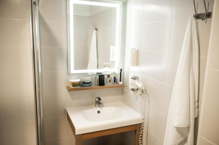 Bathroom 4, Zenitude Hotel-Residences Narbonne Centre, Aude