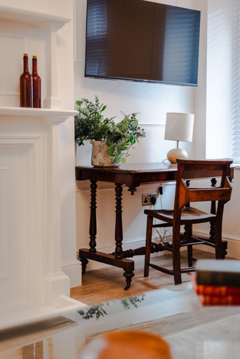 Others 2, Luxury Two-Bed Hoylake Apartment, Wirral