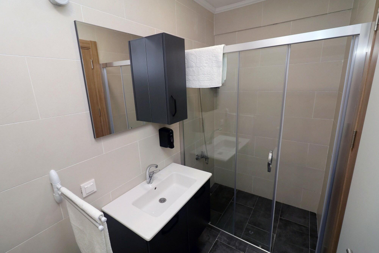Bathroom 5, Old Farm Hotel, Kemalpaşa